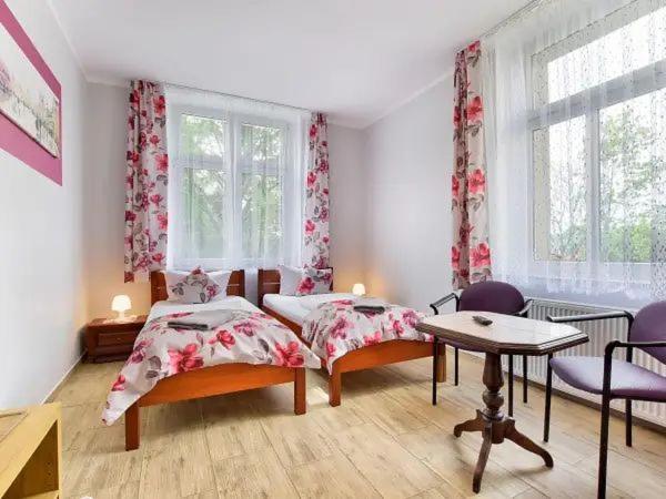 Willa Diament Kudowa-Zdrój Buitenkant foto